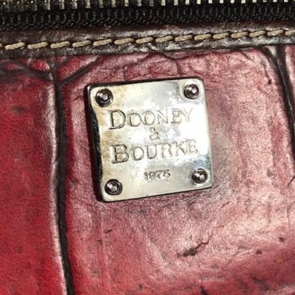 *Rare* Dooney & Bourke Burnished Red Brown Genuine Leather Croc Embossed Wallet - Picture 3 of 14